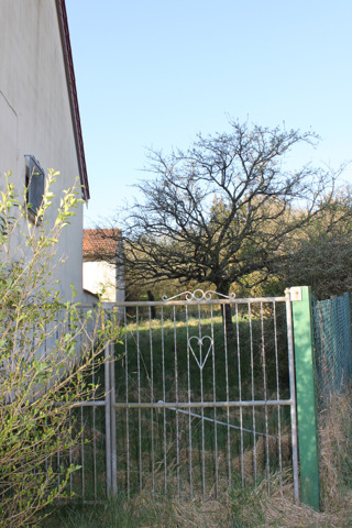 accès jardin sur le côté de la maison