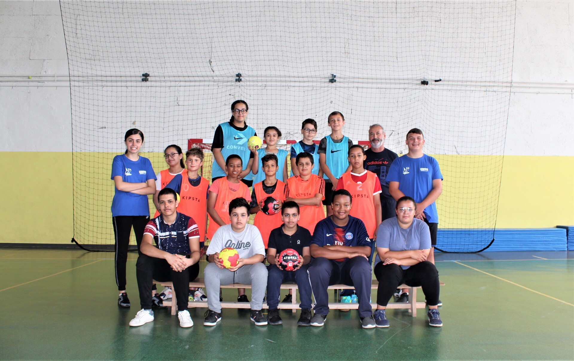 Nos jeunes entre 11 et 17 ans s'amusent au handball - Moselle Jeunesse été 2020