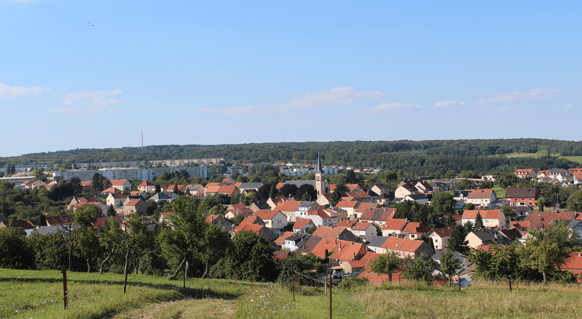 Vue panoramique sur Behren-lès-Forbach | village et cité